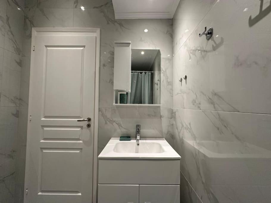 Marble Chic Getaway 1bd In Koukaki Apartment Athens