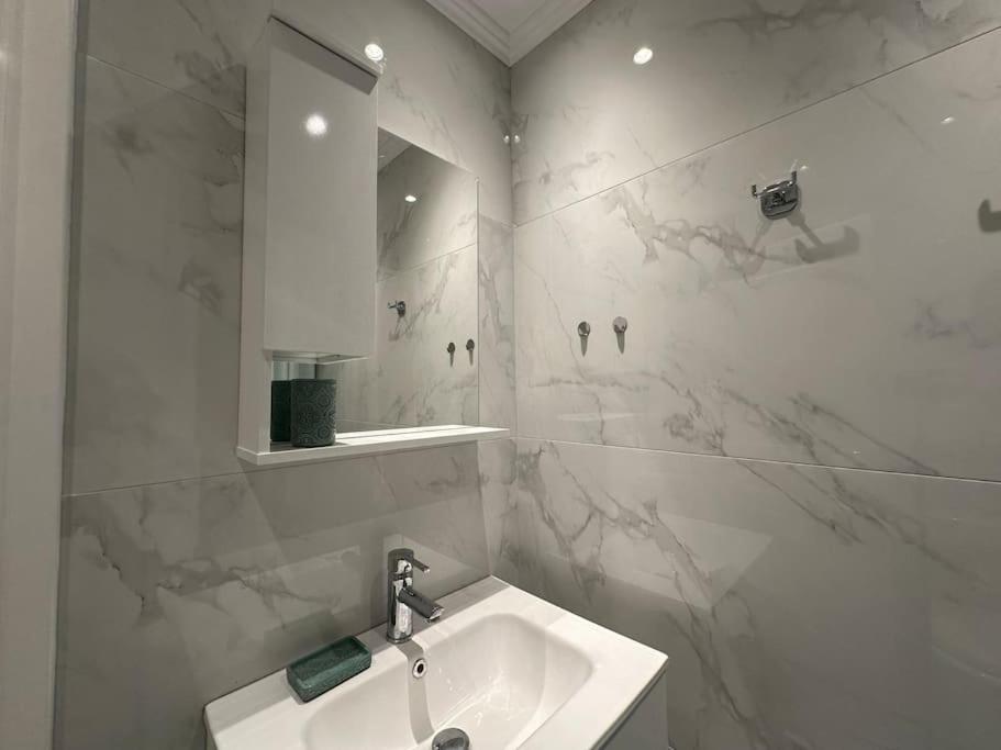 Marble Chic Getaway 1bd In Koukaki *