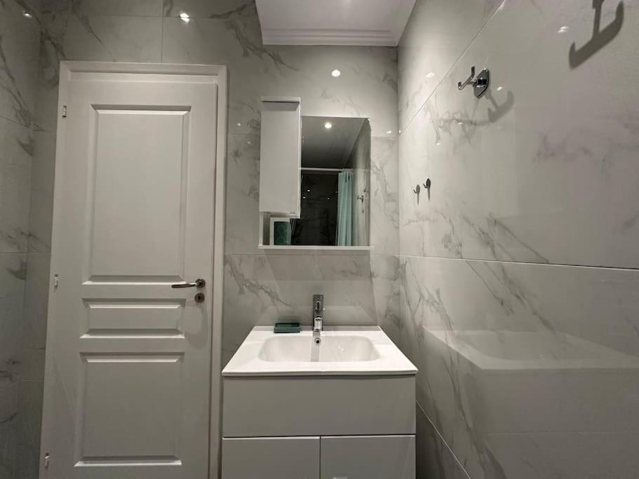 Marble Chic Getaway 1bd In Koukaki Apartment *