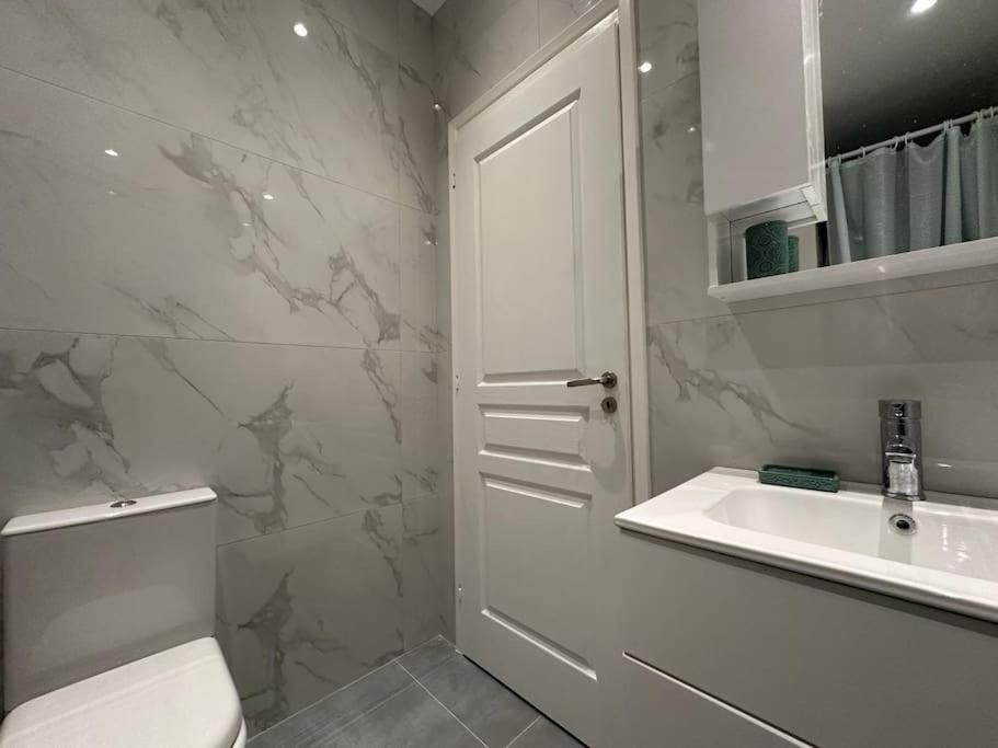 Marble Chic Getaway 1bd In Koukaki Apartment